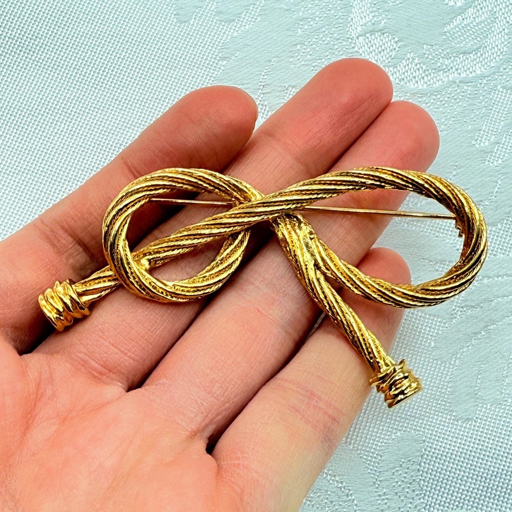 Vintage Gold Tone Twisted Bow Brooch w/ Braided Texture and Asymmetrical Style